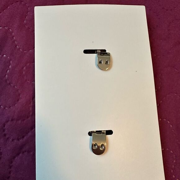 Navy blue velvet shoe clips from White House Black market brand new in packaging - Picture 2 of 5